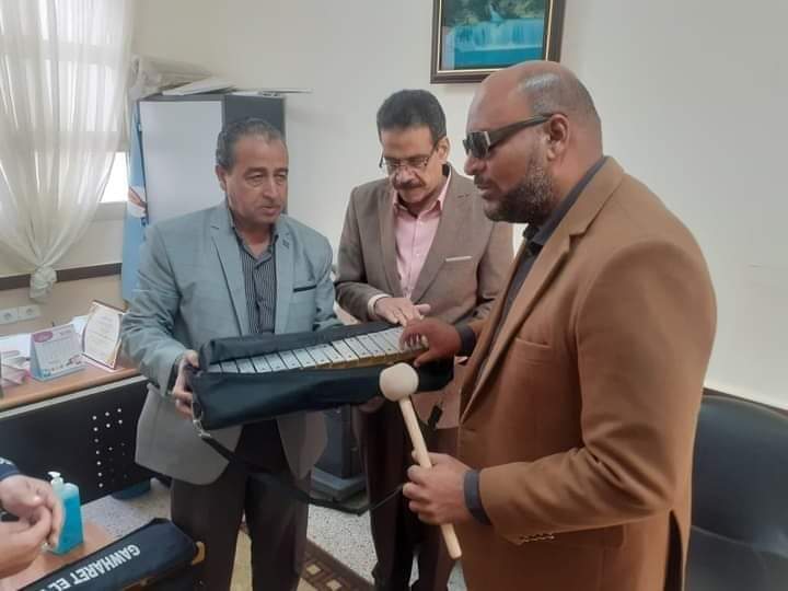 بالصور: تعليم البحر الأحمر تهدى مدرسة النور للمكفوفين بالغردقة الآلات موسيقية