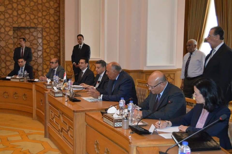 وزير الخارجية يستقبل وفد المديرين التنفيذيين للبنك الدولي .