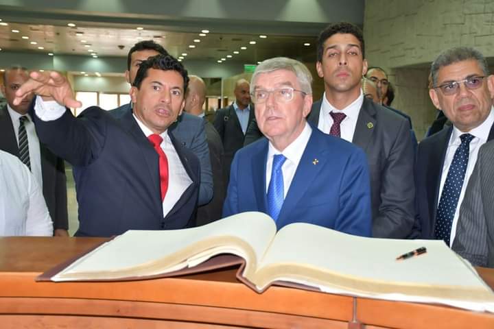 وزير الرياضة يصطحب رئيس اللجنة الأوليمبية الدولية في زيارة لمتحف الحضارات