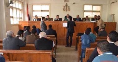 مجازاة مسئولة بالتربية والتعليم تعاقدت مع جهات دون موافقة الوزير