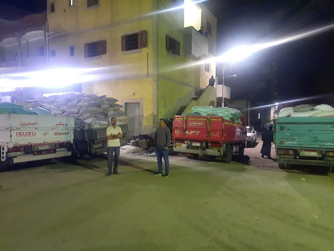 تموين الفيوم : إدارة الرقابة التموينية ‎ضبط عدد أربعة مضارب أرز بناحية قرية قصر الباسل تقوم بتخزين ٢٥ طن تقريبا من الأرز الشعير بغرض الاتجار بها وبيعها