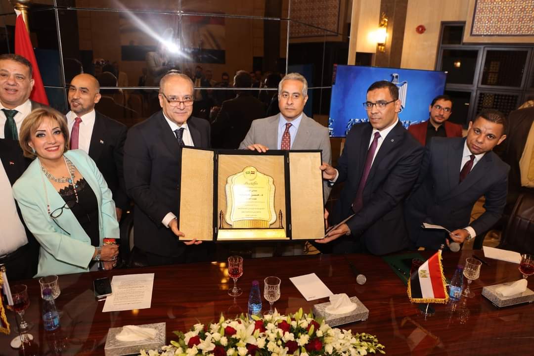 وزير العمل يلتقي وفداُ من أبناء الجالية المصرية ويشكرهم على المُشاركة في "الإنتخابات الرئاسية" ..