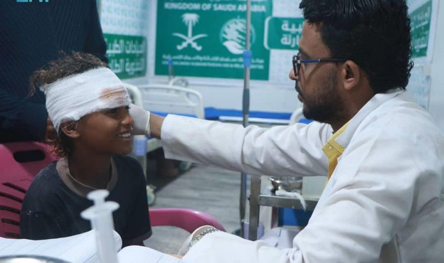 4 آلاف مستفيد من العيادات الطبية المتنقلة لمركز الملك سلمان للإغاثة في مديرية الخوخة باليمن