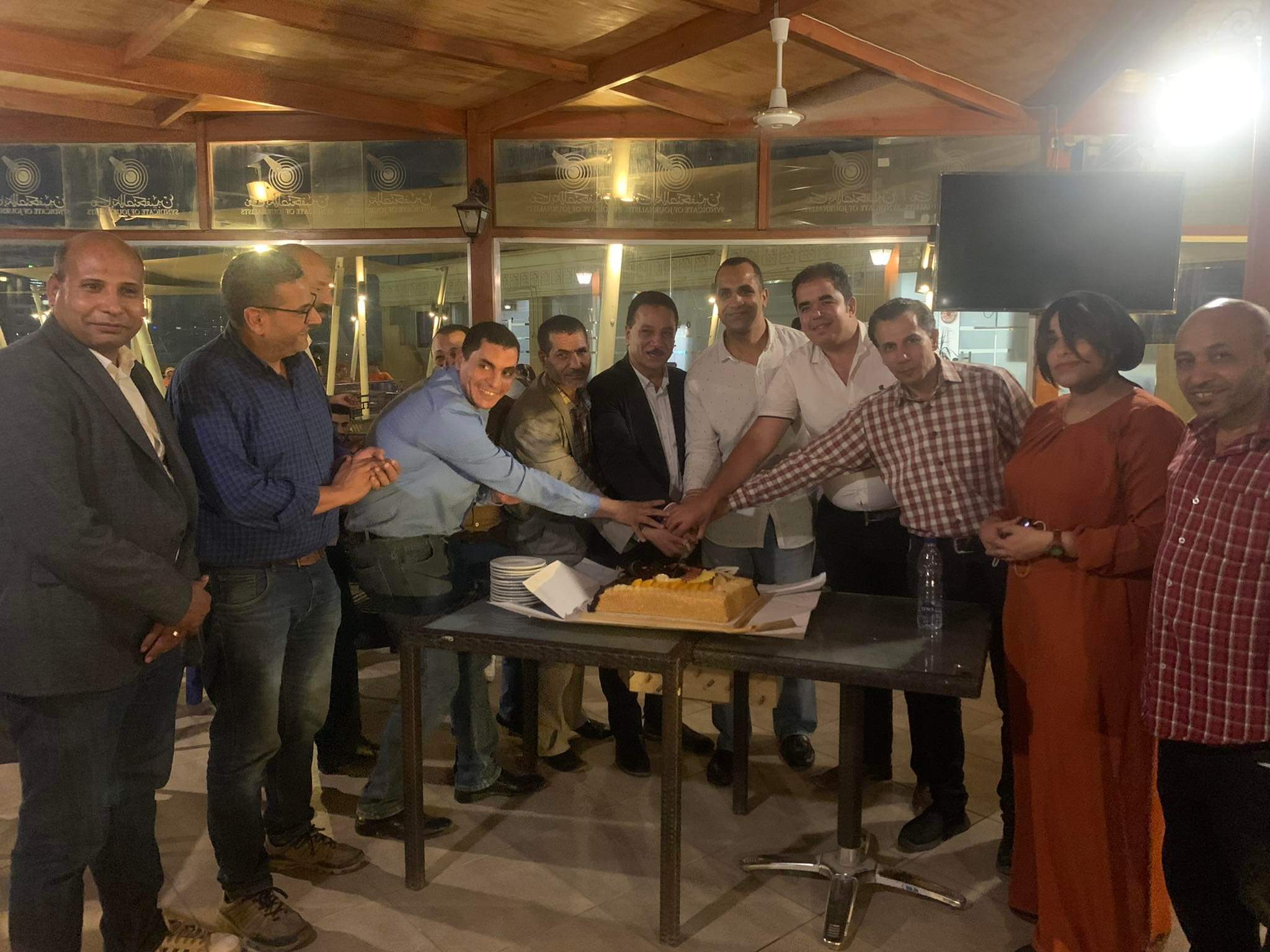 كتلة شباب الصحفيين تحتفل بالكاتب الصحفي طه أبو الشيخ لحصوله على الماجستير
