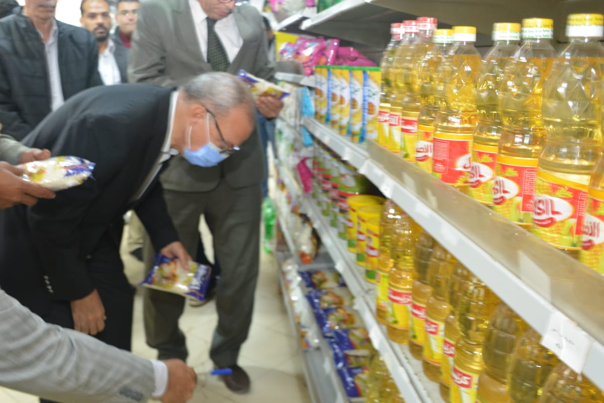 محافظ القليوبية يقود حملة مكبرة لمتابعة إنضباط أسعار السلع بشكل واضح للمواطنيين  بشبين القناطر والخانكة