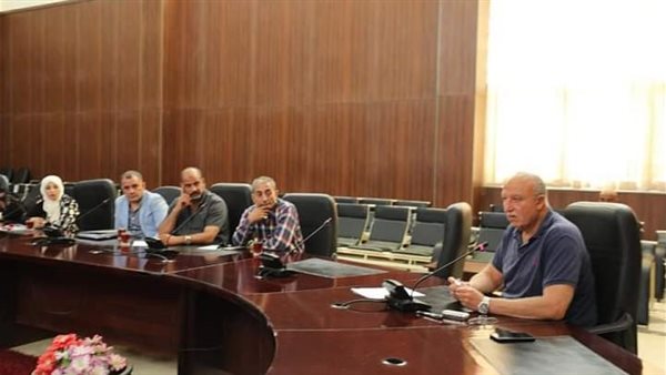 جلسة نقاشية لبحث مشاكل أصحاب المصانع والوحدات الصناعية