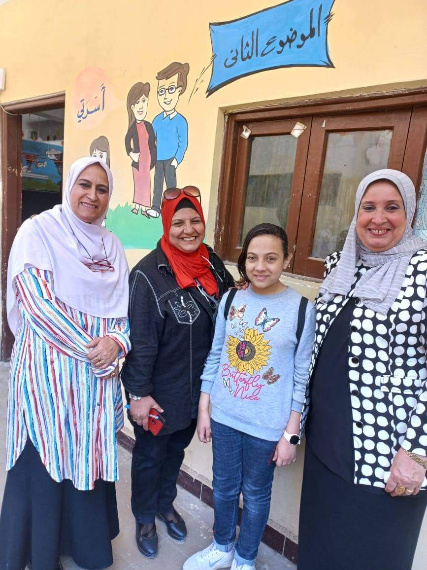 الطالبة المثالية راند الاحمدى بنت مدرسة طلعت حرب بكفر الدوار الأولى على المحافظة 