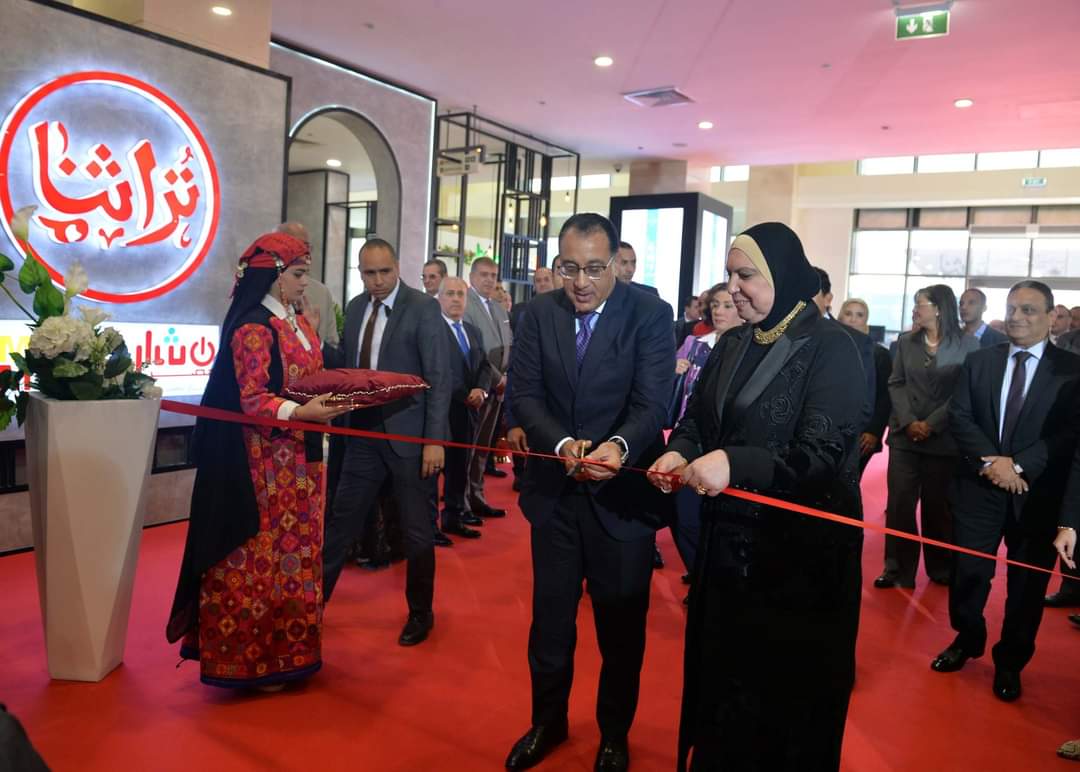 رئيس الوزراء يفتتح فعاليات الدورة الرابعة من معرض "تراثنا" للحرف اليدوية والتراثية