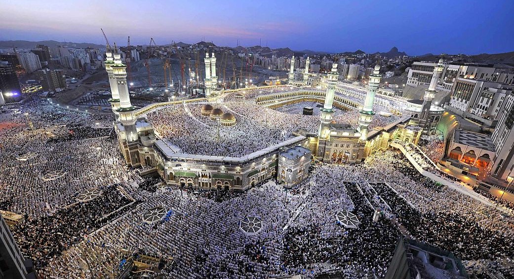 دور التوسعات السعودية المتعاقبة في المسجد الحرام وأثرها في استيعاب الأعداد المتزايدة من ضيوف الرحمن