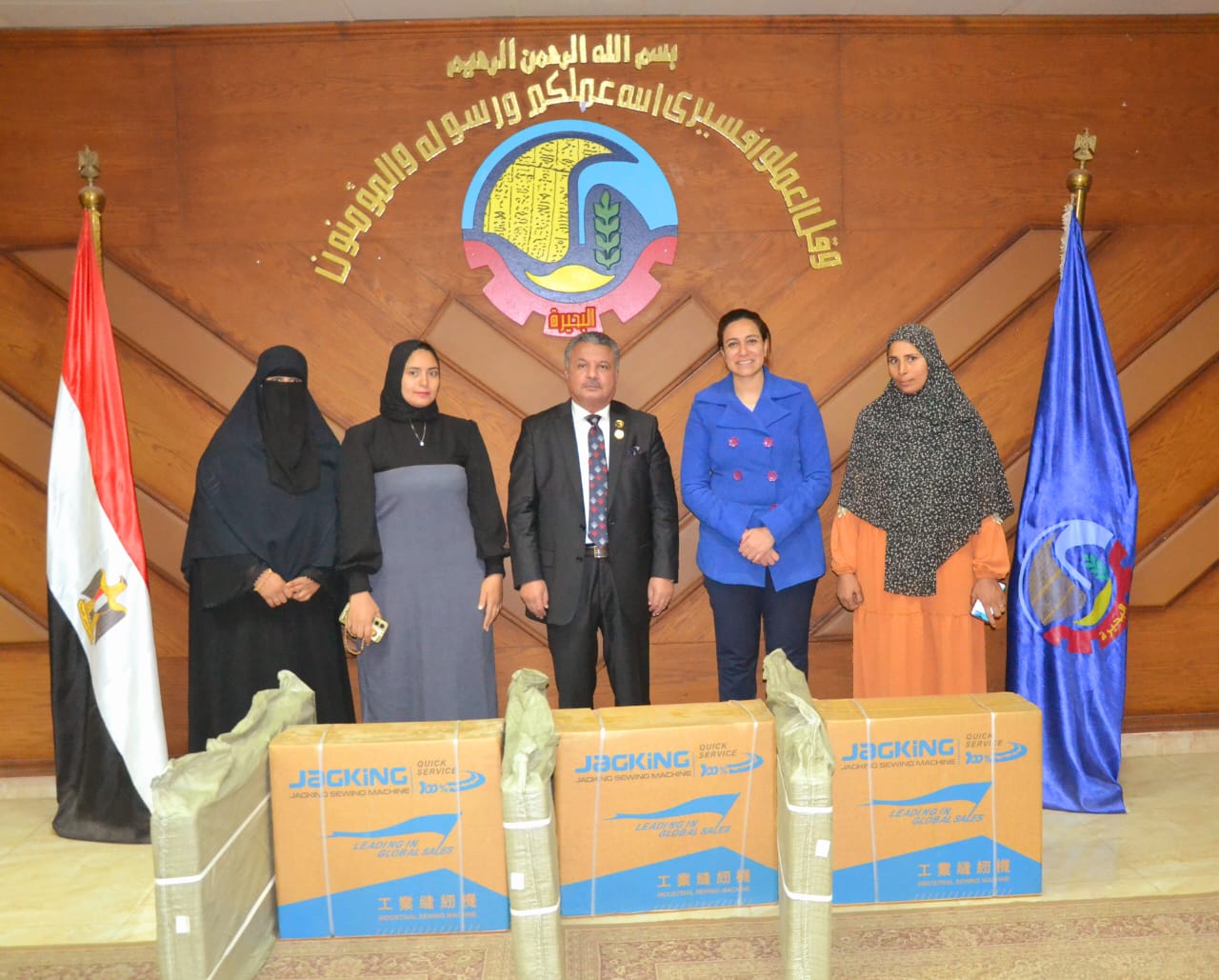 ضمن مبادرة "مهنتك مستقبلك"...بلبع تسلم ماكينات خياطة للمتدربات على مهنة التطريز بكفر الدوار