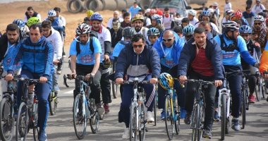 وزير الرياضة يقود ماراثون للدراجات بالعاصمة الإدارية الجديدة