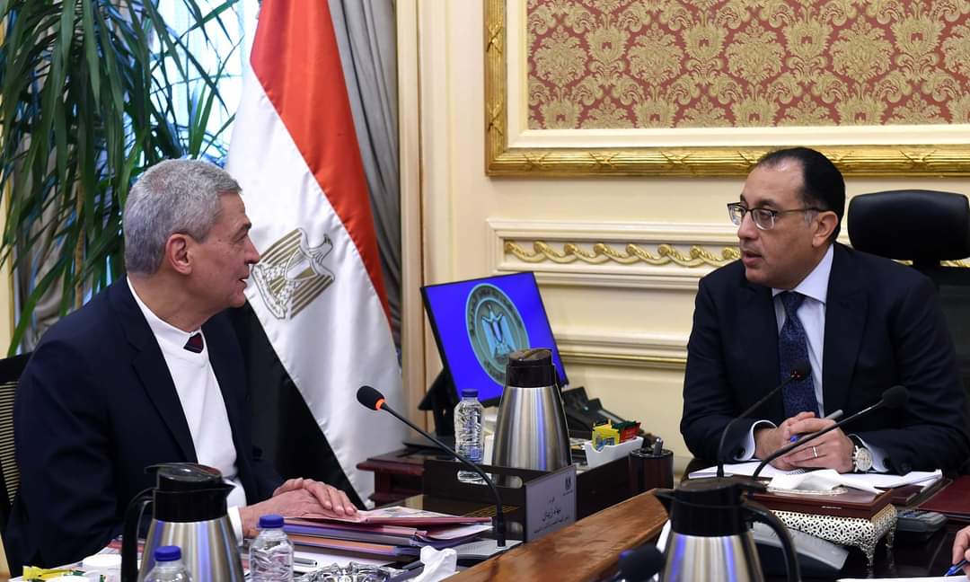 مدبولي.. يوجه لوضع خريطة طريق لتيسير  إجراءات إصدار تراخيص مصانع الأدوية