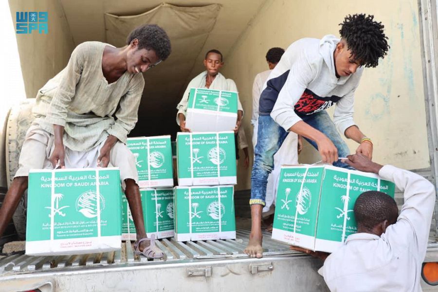 مركز الملك سلمان للإغاثة يدشن توزيع 60 ألف سلة غذائية ضمن مشروع دعم الأمن الغذائي في السودان