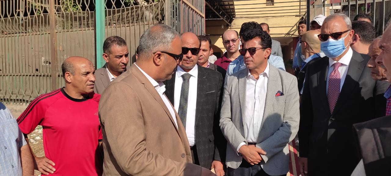 وزير الشباب والرياضة ومحافظ القليوبية يتفقدان نادى القناطر الخيرية