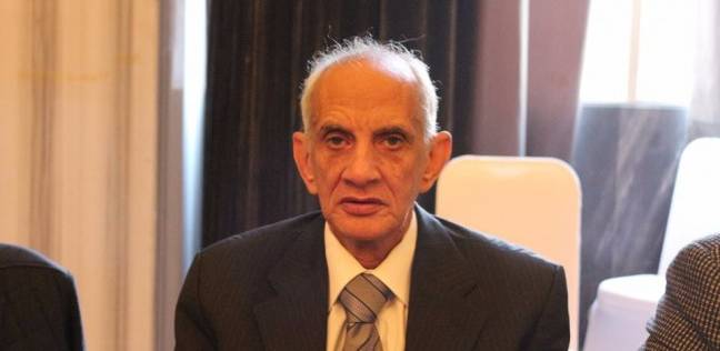 "خالد خلف الله" يطالب وزير الموارد المائية والرى الاستجابة لمطلب  7 نجوع بـ " بنجع حمادى " بقنا