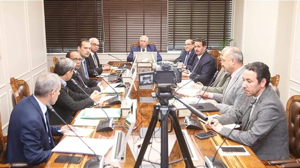 وزير الزراعة يتابع مع قيادات الوزارة موسم زراعة القمح وتوزيع الأسمدة وتطهير الترع ومنع التعديات 