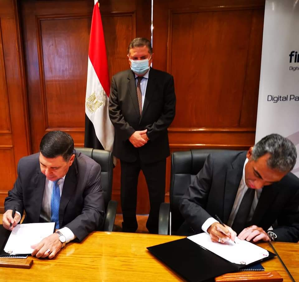 وزير قطاع الأعمال  يشهد توقيع بروتوكول بين "القابضة للنقل" و"إي فاينانس" 