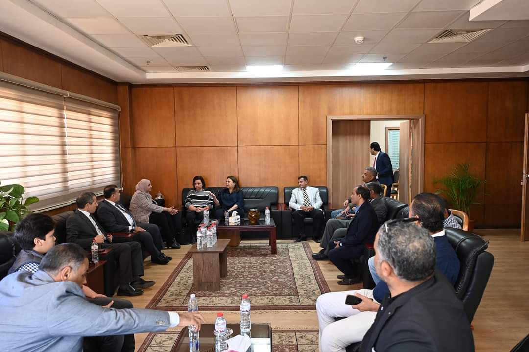 رئيس جامعة جنوب الوادي يبحث إنشاء مركز للتطوير المهني بفرع الجامعة بالغردقة | صور