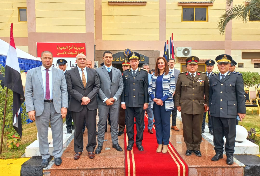 فى عيد الشرطة...بلبع ومدير أمن البحيرةيضعون إكليل من الزهور على النصب التذكاري لشهداء الشرطة  