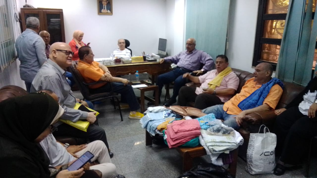 بالصور..اعتصام الصحفيين والعاملين المحالين للمعاشات بالوفد بمكتب رئيس التحرير للمطالبة بصرف مستحقاتهم