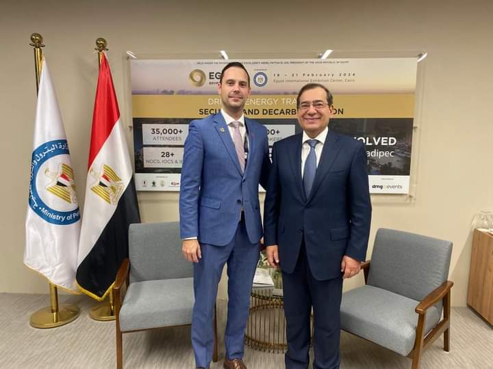 فى إطار المشاركة بمؤتمر أديبك ... جلسة مباحثات للمهندس طارق الملا مع وزير الطاقة والتعدين بدولة كندا 