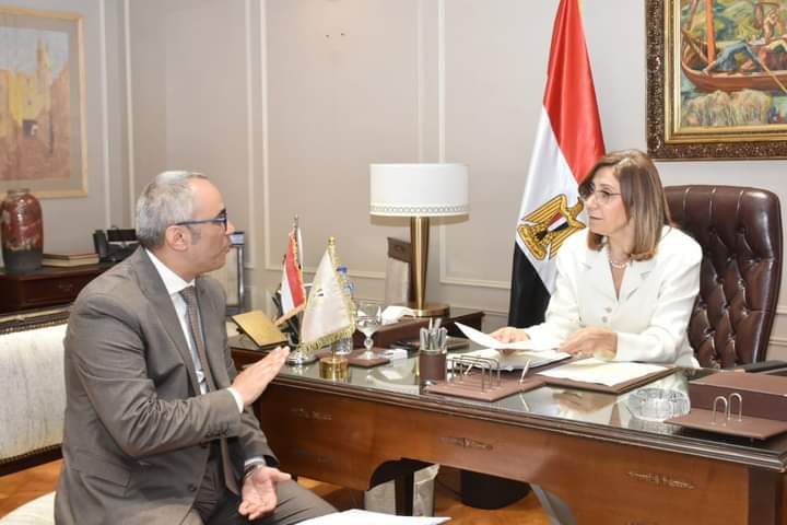 وزيرة الثقافة تلتقي قيادات الوزارة لمناقشة الخطة الاستثمارية لهيئاتهم خلال العام المالي الجديد والاستعدادات النهائية لعدد من الأنشطة والفعاليات