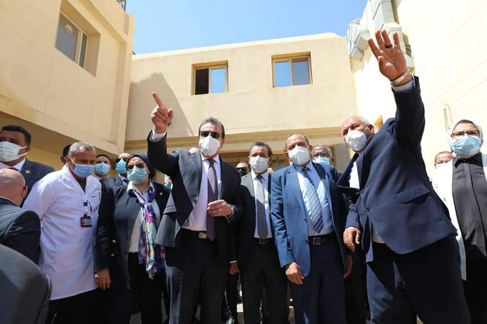 خالد عبدالغفار يوجه بسرعة إنهاء أعمال تطوير مستشفى الخارجة التخصصي 