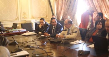 "صحة البرلمان" تطالب الحكومة بسد عجز الأطباء والتمريض