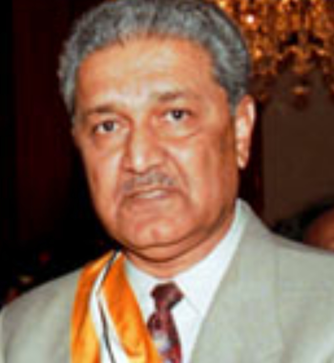 عبد القدير خان مهندس القنبلة النووية في باكستان