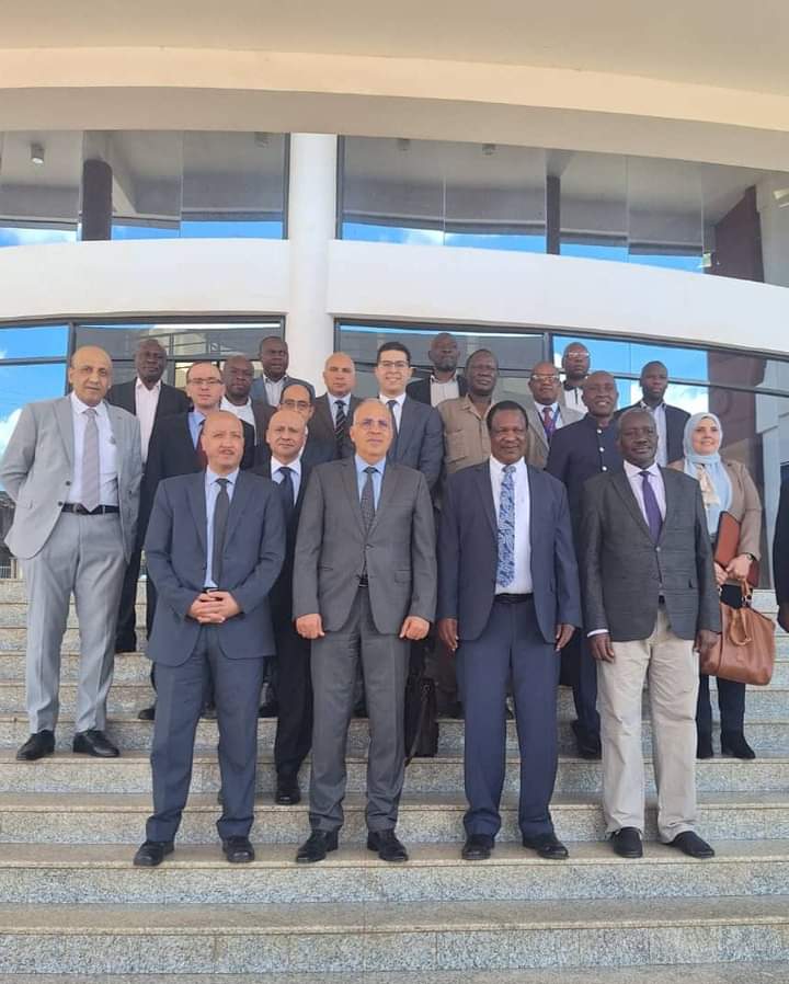 سويلم يصل للعاصمة الأوغندية ، ويلتقي وزير المياه والبيئة بجمهورية أوغندا