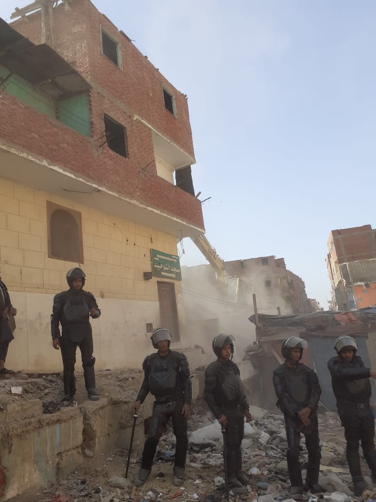 بالصور: محافظ القاهرة : البدء في إزالة 63 عقار بمنطقة الرزاز للخطورة الجيولوجية