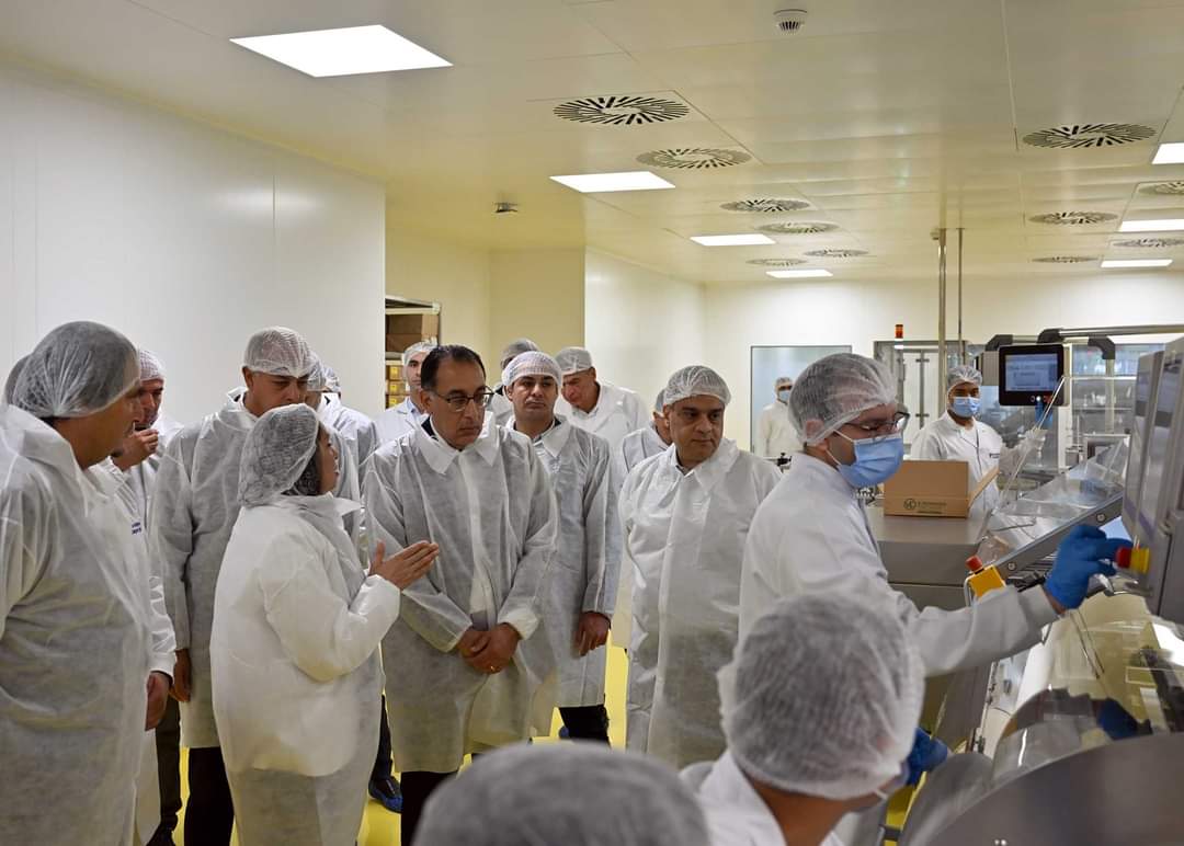 عقب إطلاقه قافلة الإغاثة لغزة:  رئيس الوزراء يقوم بجولة تفقدية موسعة لعدد من المصانع بمدينتي العبور والعاشر من رمضان