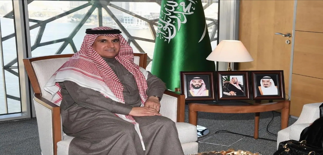 مندوب المملكة لدى جامعة الدول العربية يلتقي عضو البرلمان العربي