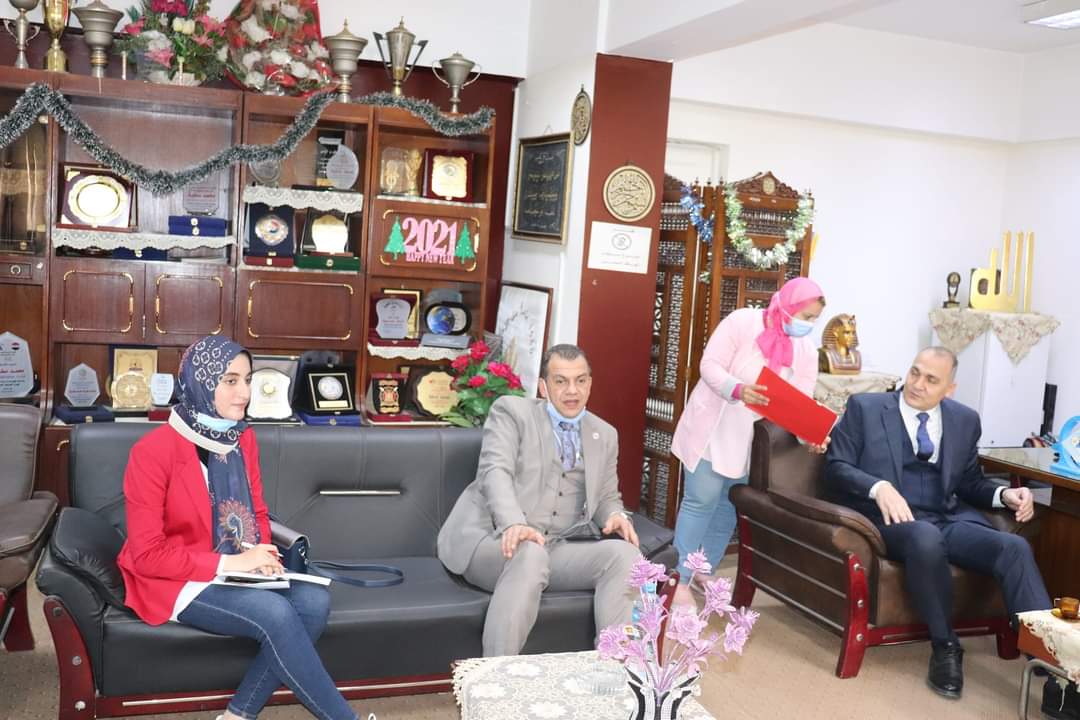 بالصور: تعليم العاصمة تبدأ تطعيم الفئة العمرية المستهدفة لطلاب المدارس الإعدادية والثانوية باللقاح المضاد لفيروس كورونا المستجد 