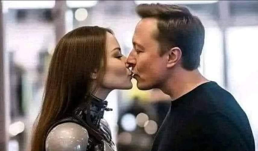 ماسك يرتبط رسميا بالروبوت كاتانيلا...في حظها الهباب