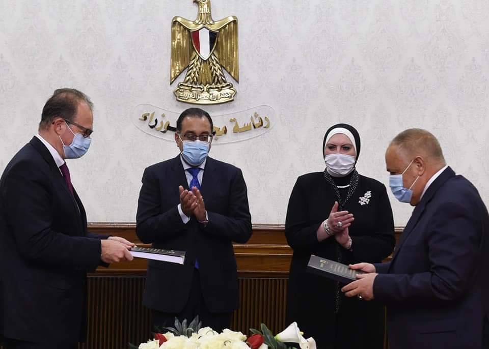 رئيس الوزراء يشهد مراسم توقيع عقد شراكة بين الهيئة العربية للتصنيع وشركة "دي إم جي موري" الألمانية