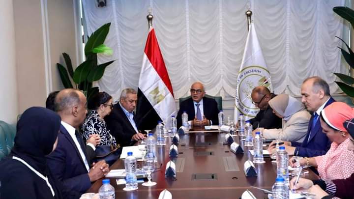 في إطار توجه الدولة للاستثمار في الموهوبين والنابغين...وزير التربية والتعليم يبحث آليات تنفيذ إنشاء مدرسة "العباقرة"