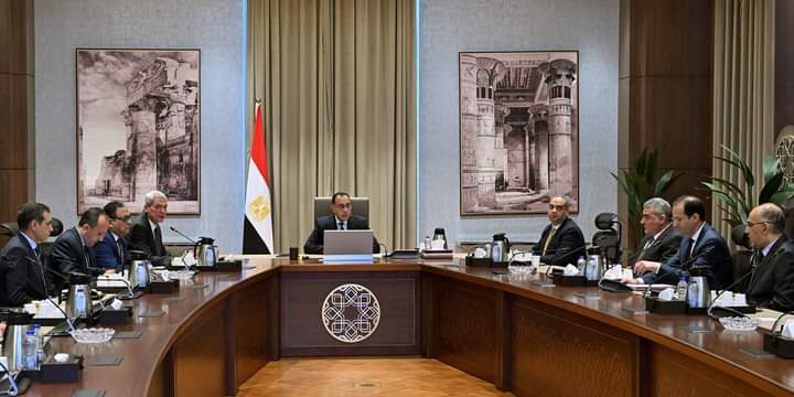 رئيس الوزراء يشهد عبر الفيديو كونفرانس افتتاح ٥ فروع لصيدليات "إسعاف ٢٤" بعد تطويرها