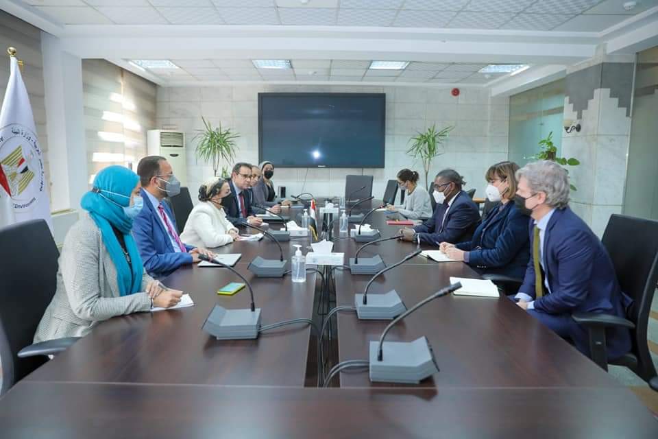 وزيرة البيئة تبحث مع مساعد السكرتير العام للمناخ بالأمم المتحدة الدعم الفني لترتيبات مؤتمر شرم الشيخ للمناخ COP27 