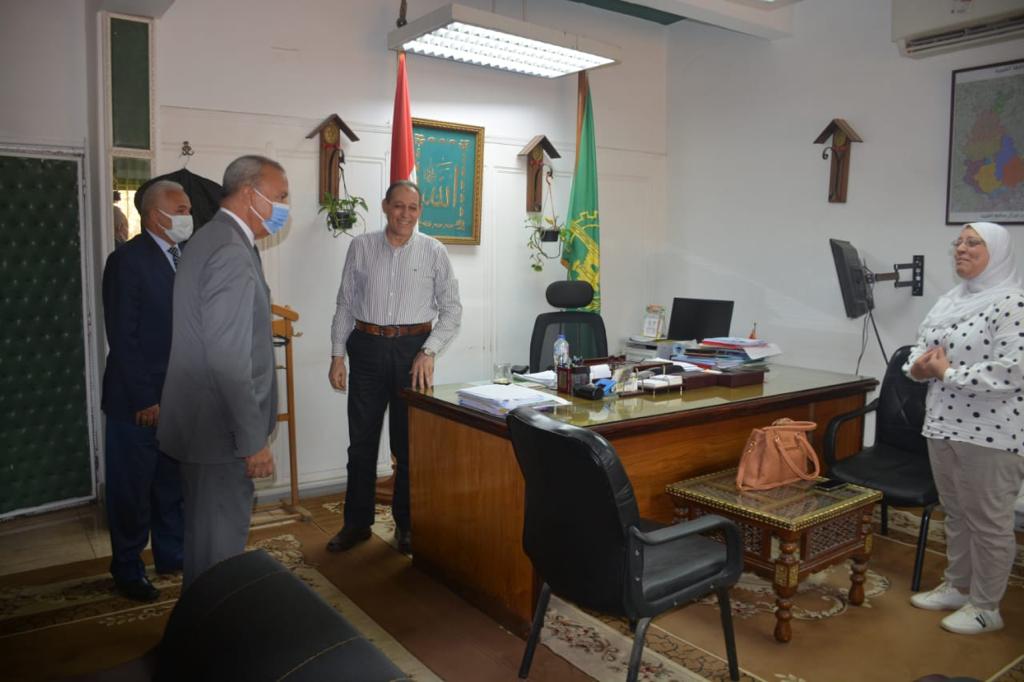 محافظ القليوبية يُقدم التهنئة للعاملين بديوان عام المحافظة بعيد الأضحى المبارك