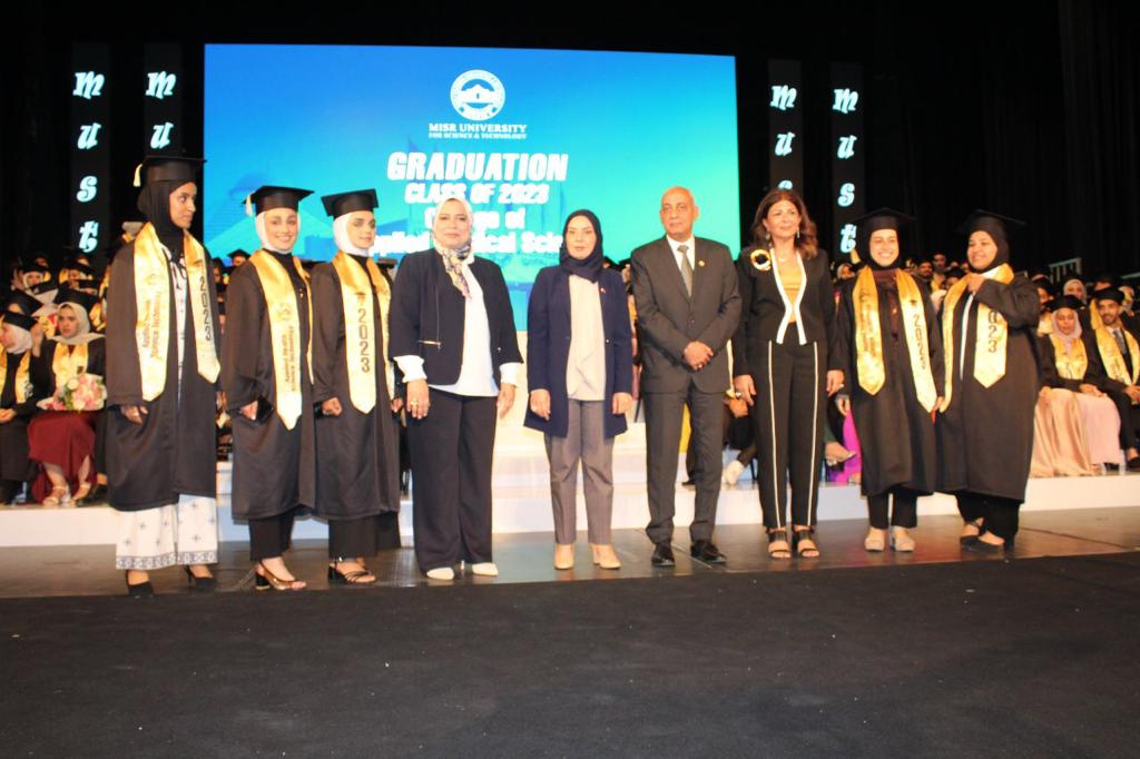 سفيرة البحرين تحضر حفل تخرج طالبات العلوم الصحية والتمريض