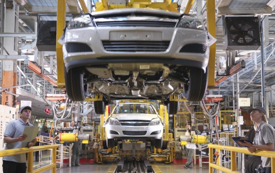 رئيس الوزراء يشدد على وضع خريطة طريق لتنفيذ استراتيجية صناعة السيارات فى مصر