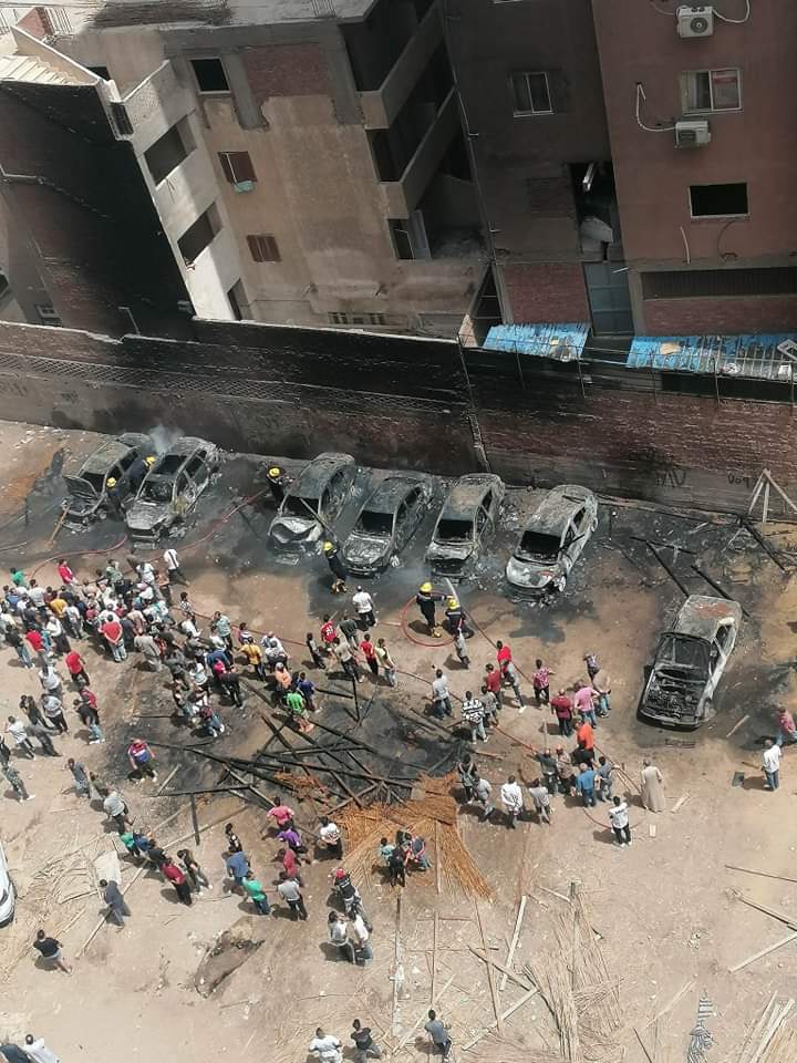 نشوب حريق بجراج واشتعال النيران بعدد من السيارات بالجيزة 