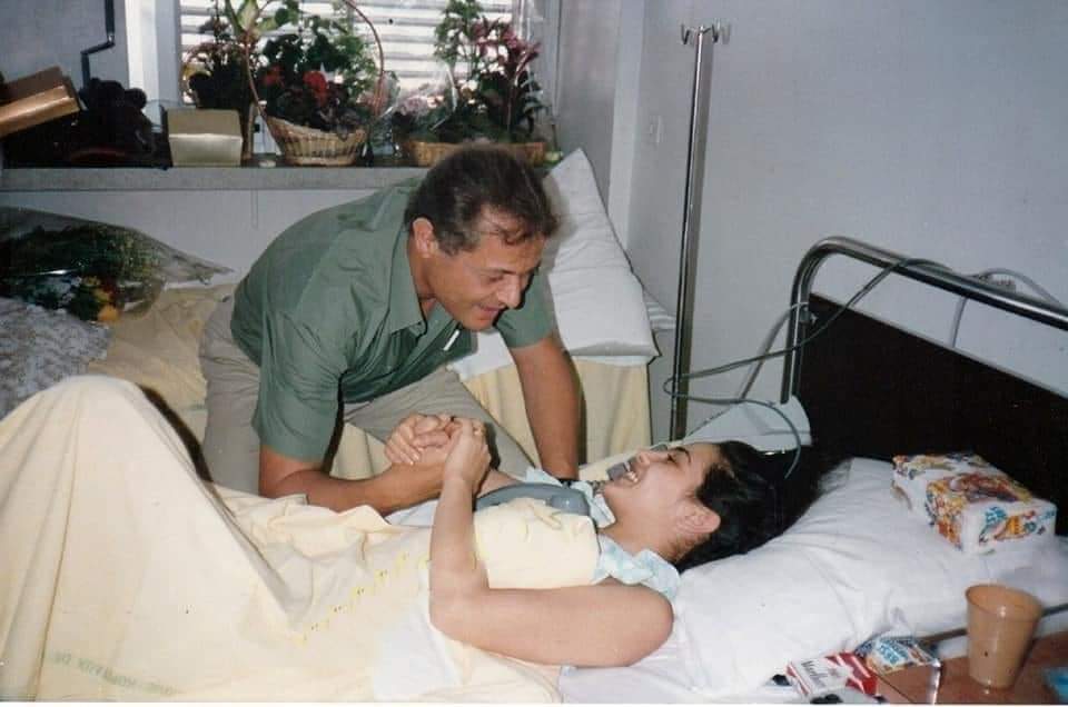 صورة حصرية: محمود عبد العزيز يزور شريهان عقب الحادثة المدبرة من علاء مبارك