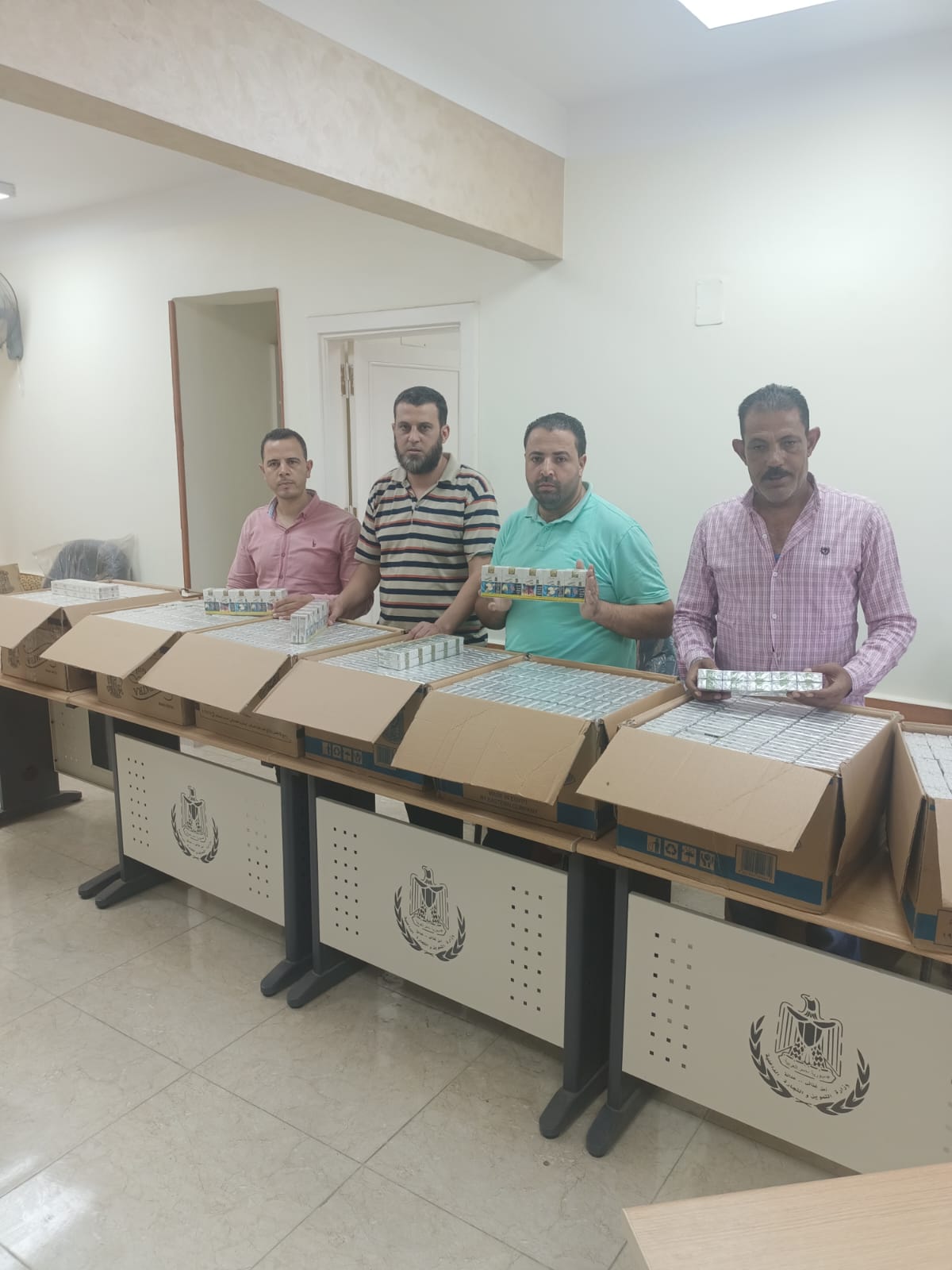 تموين البحيرة...ضبط نصف طن عسل مجهول المصدر و3550 علبة سجائر قبل البيع بالسوق السوداء