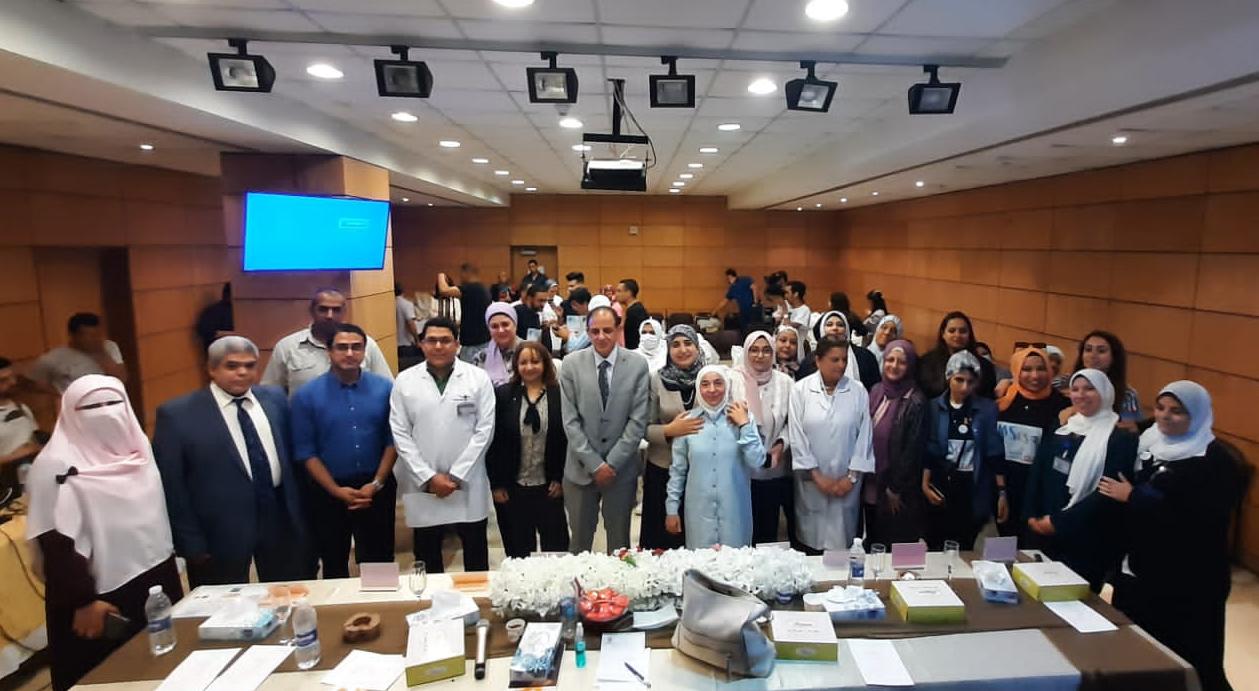 مستشفي الشيخ زايد التخصصي تحتفل باليوم العالمي للتصلب المتعدد وتكرم العاملين بالوحدة