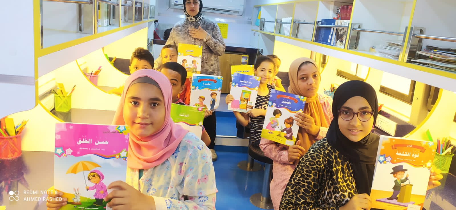 ضمن حملة إقرأ فكر لمستقبل أفضل...المكتبة المتنقلة تشارك فى القوافل السكانية حياه كريمه بمركز كفر الدوار