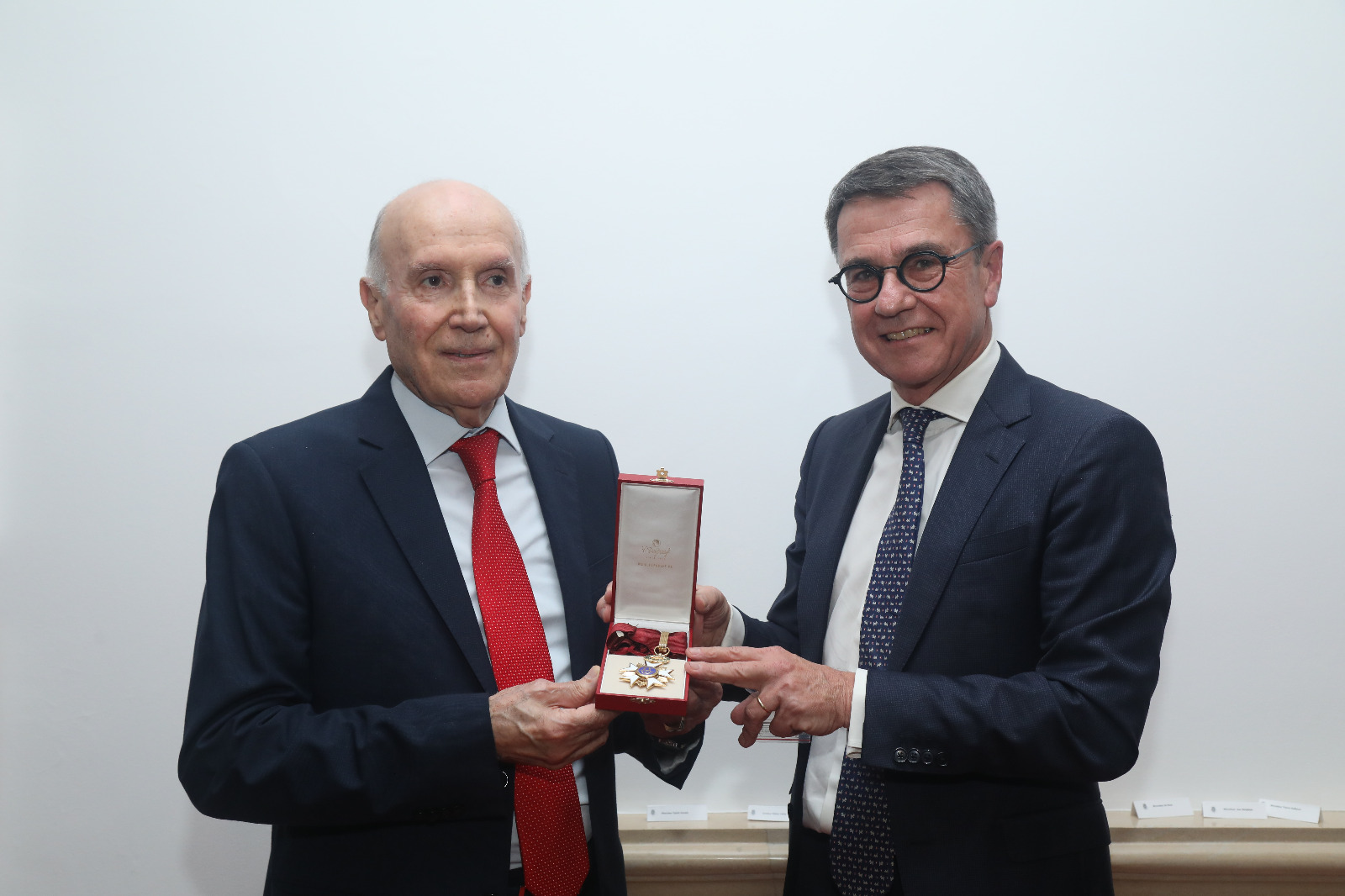 الوسام الملكي البلجيكي الأرفع برتبة كوموندور للدكتور كامل مهنا