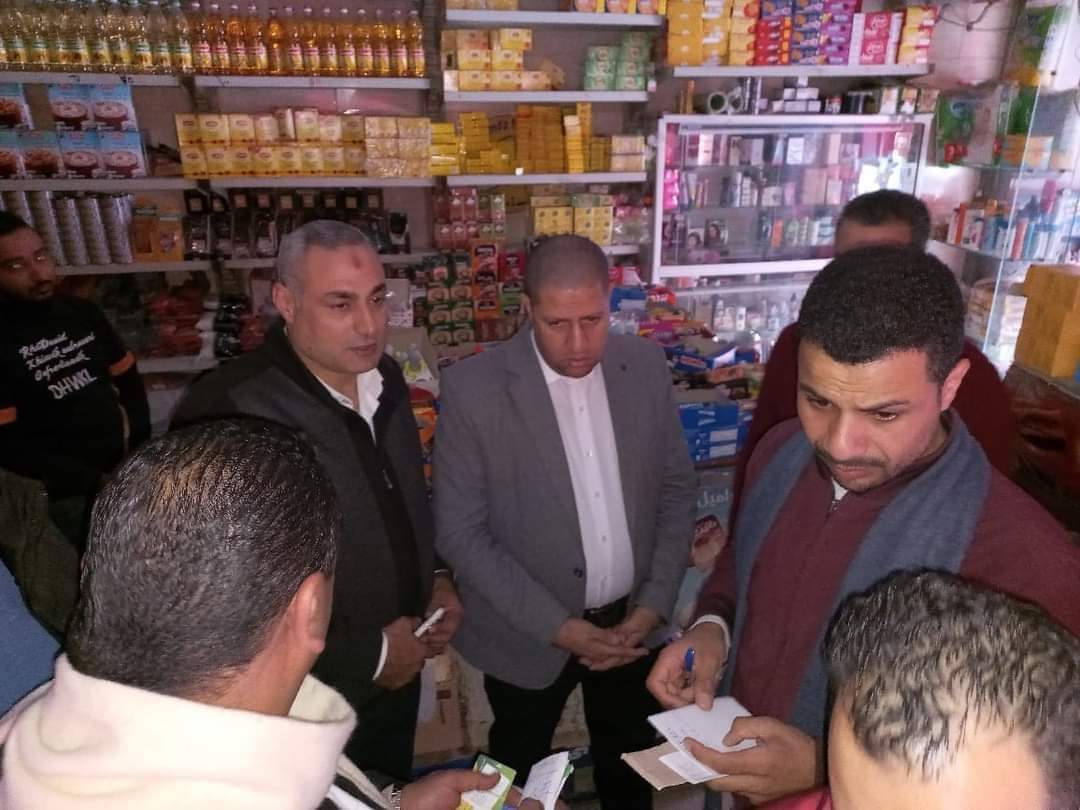 ضبط بقالين تموين تصرفو فى طن سكر و96 كرتونة زيت بدمنهور 