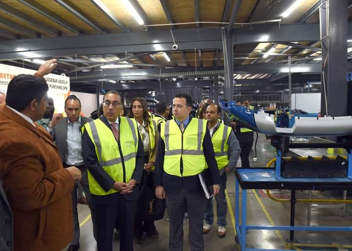 رئيس الوزراء يتفقد مركز تحديث صناعة السيارات ومجموعة لمصانع السيارات بجنوب إفريقيا على هامش مشاركته في اجتماعات قمة "البريكس"